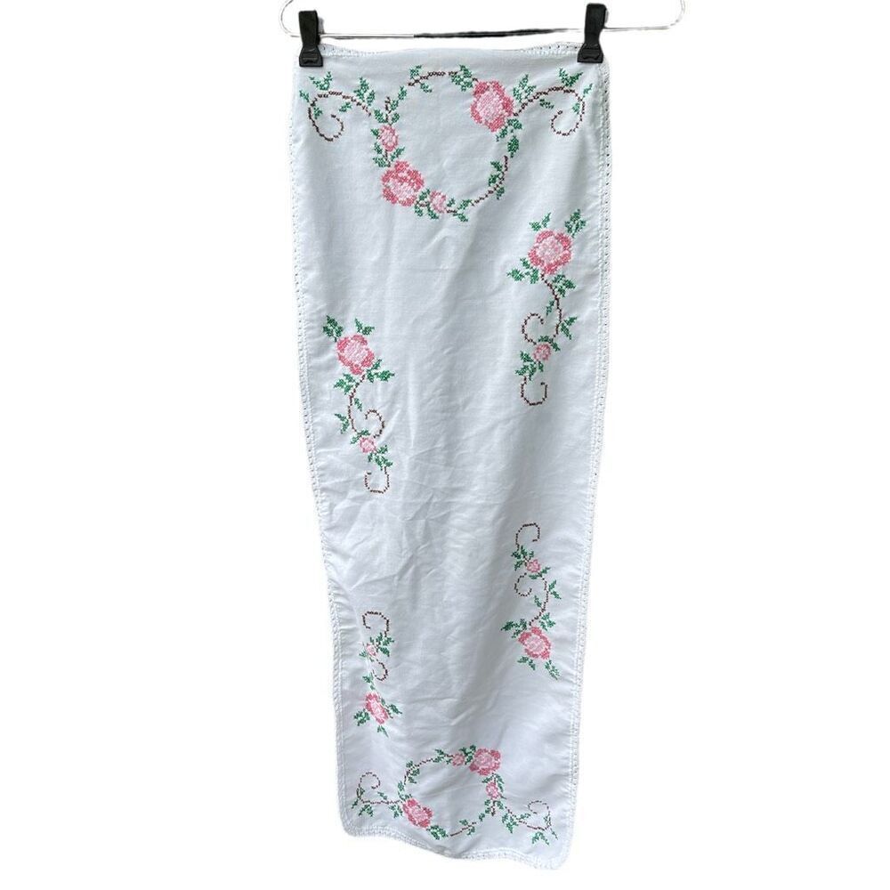 Vintage embroidered floral crocheted edge table runner.